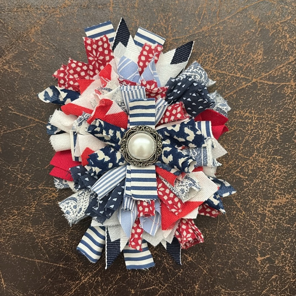 Patriotic flower pin
